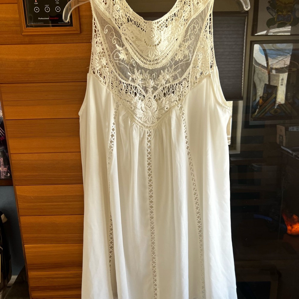 Elegant White Lace Sleeveless Dress